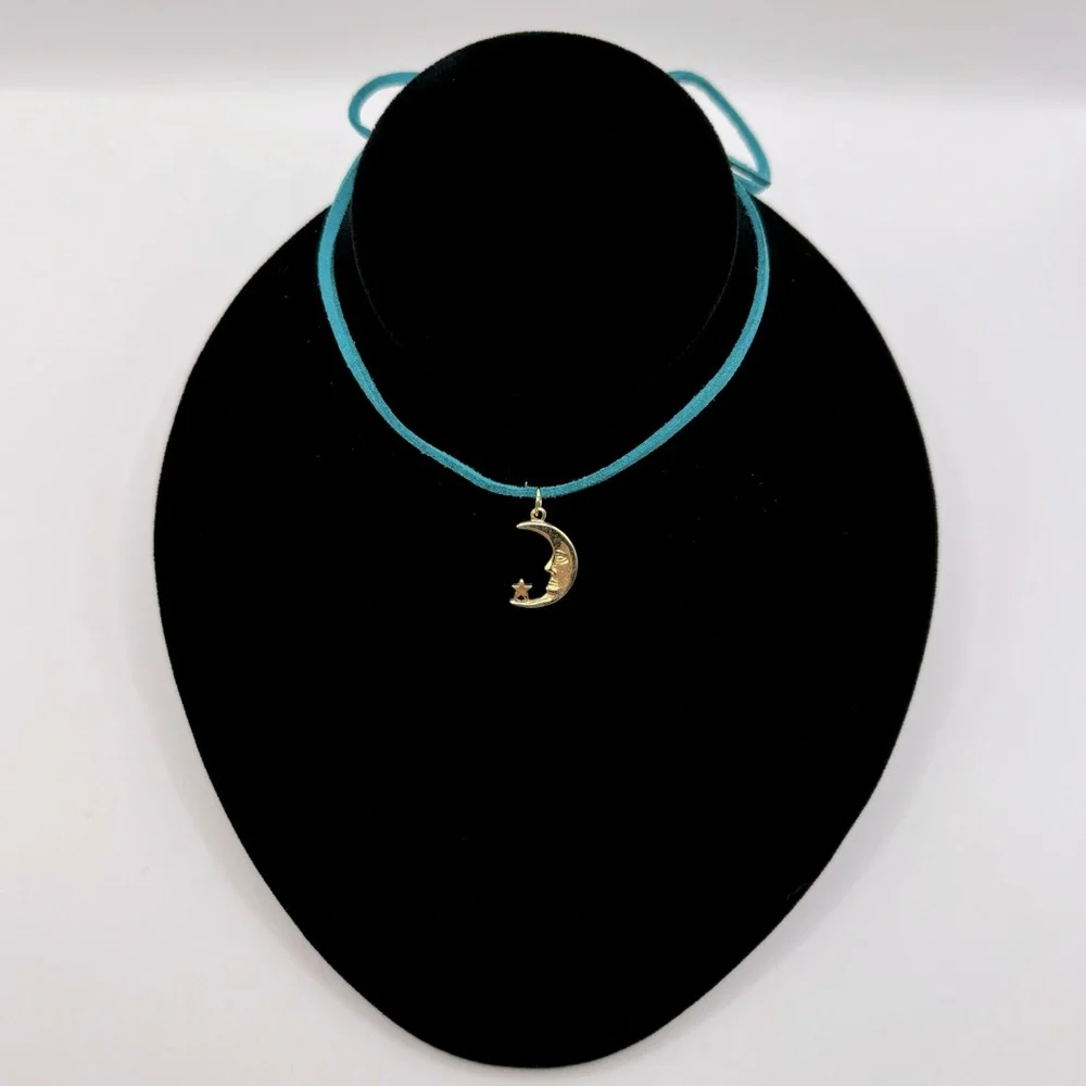 VINTAGE Gold-Tone Crescent Moon & Star Charm Choker Necklace